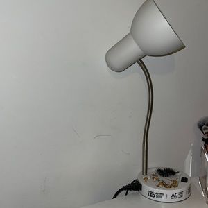 Desk lamp